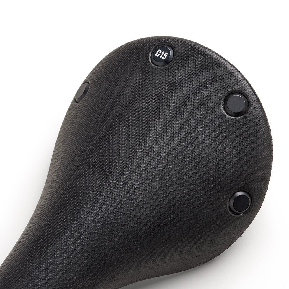 Brooks Cambium C15, detalje af nitter og gummitop