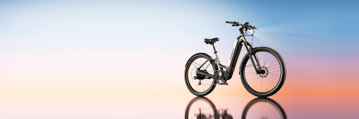 Urtopia elcykel foran en blød farvegradient