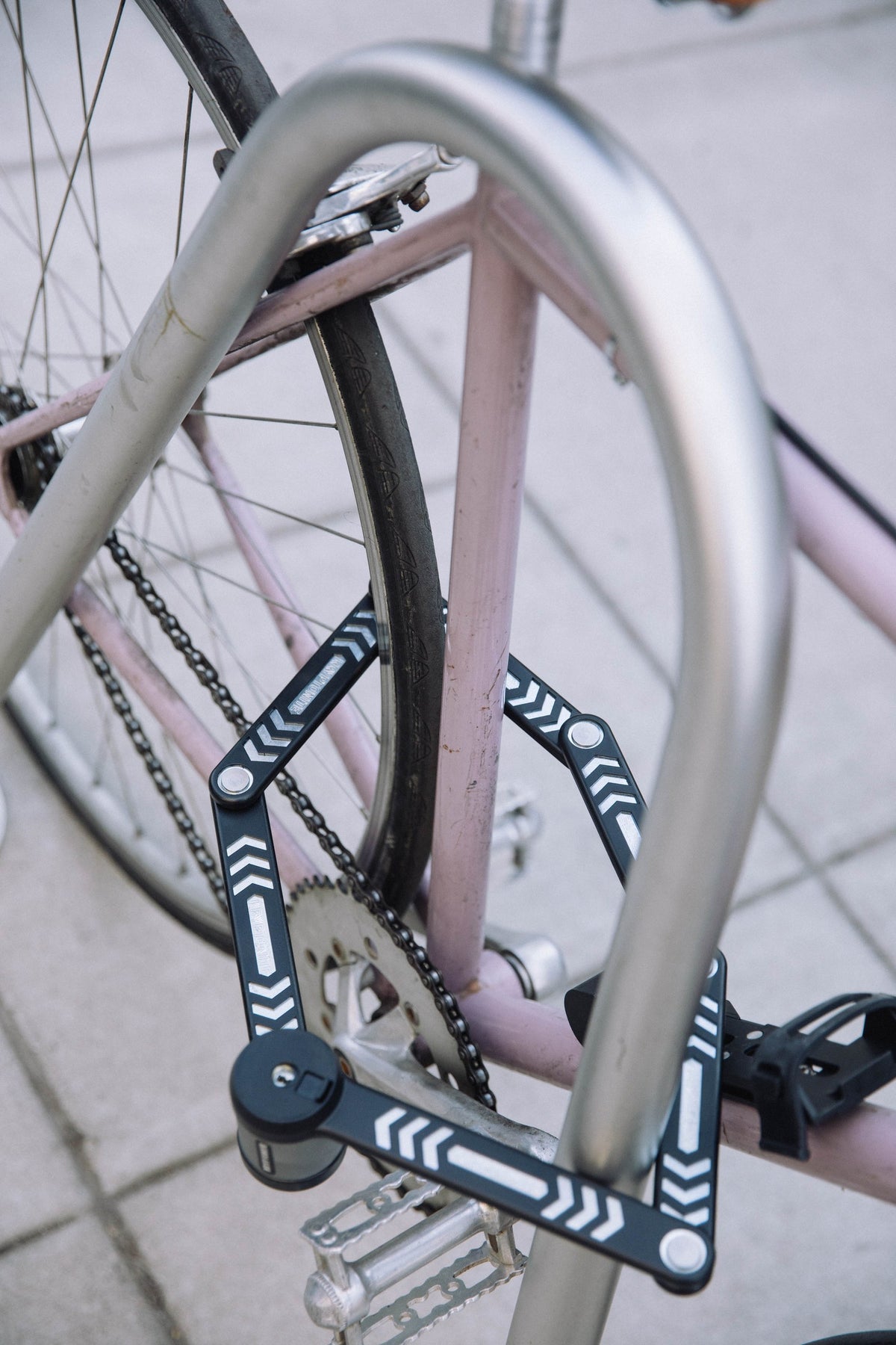 Kryptonite KryptoLok 685 Fold låst om et cykelstel